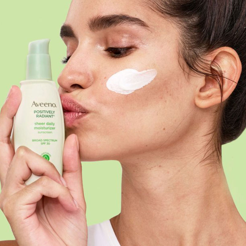 Aveeno Positively Radiant Daily Face Moisturizer Sunscreen 120ml - SPF 15