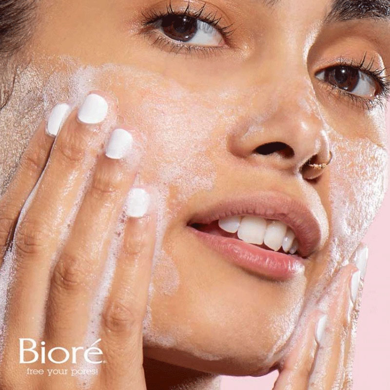 Biore Rose Quartz & Charcoal Daily Purifying Cleanser for Oily Skin 200ml