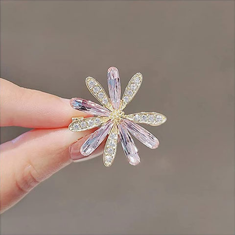 crystal-daisy-brooch-for-women-flower_regular_637b4048d0ae4.jpg