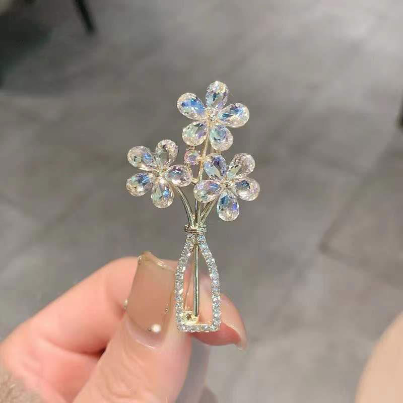 Luxury Design Brooch Pin For Women - Flower Vase