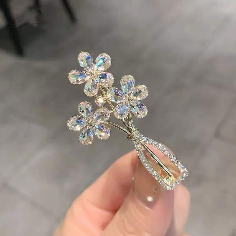 Luxury Design Brooch Pin For Women - Flower Vase