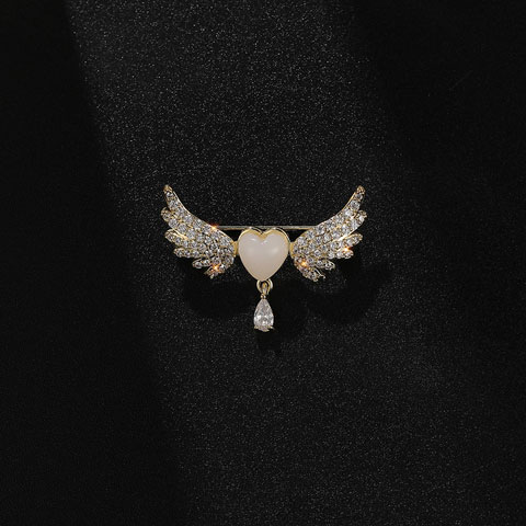 Luxury Design Brooch Pin For Women - Heart Wings