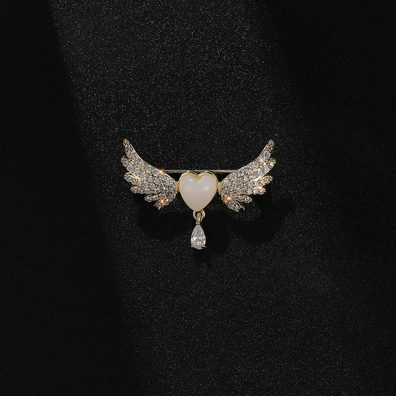 Luxury Design Brooch Pin For Women - Heart Wings