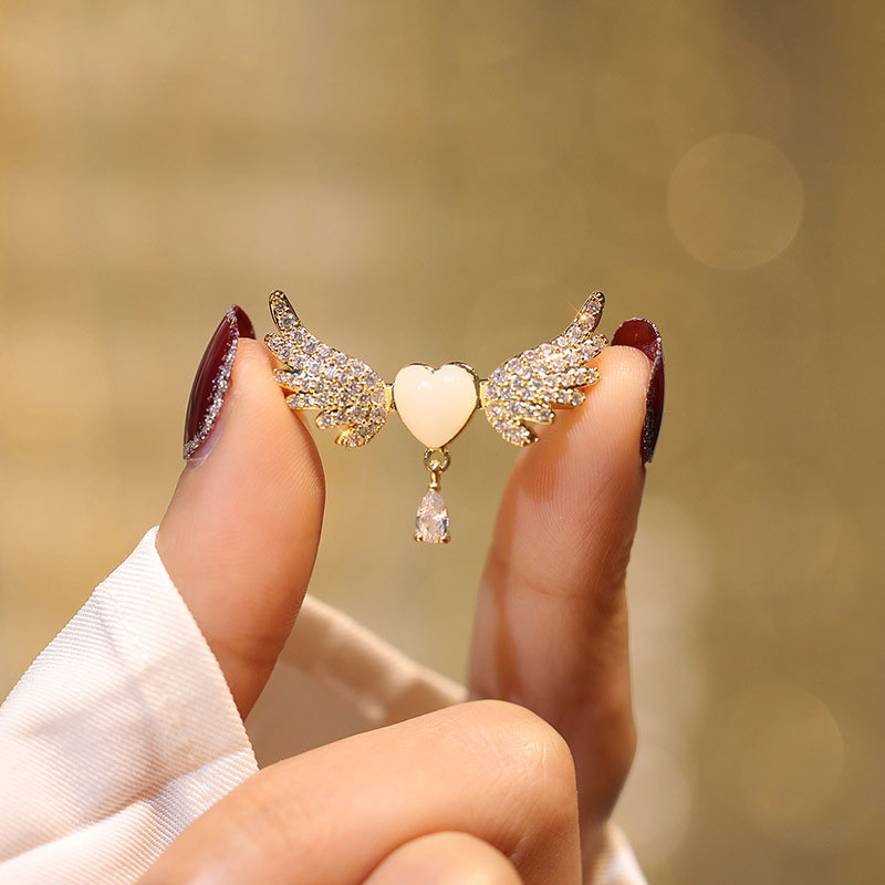 Luxury Design Brooch Pin For Women - Heart Wings
