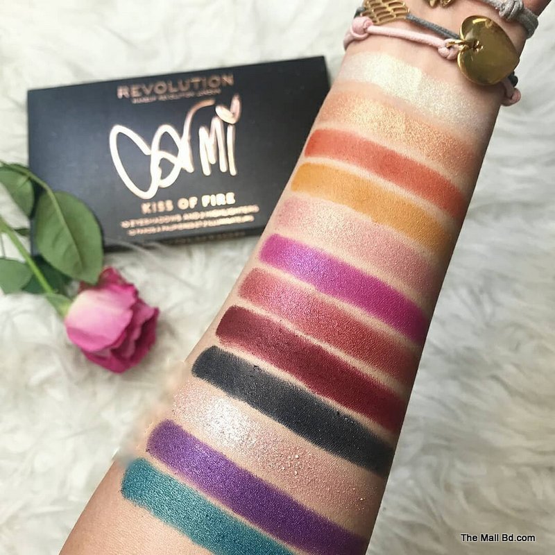 Makeup Revolution Kiss Of Fire Carmi Eyeshadow And Highlighter Palette