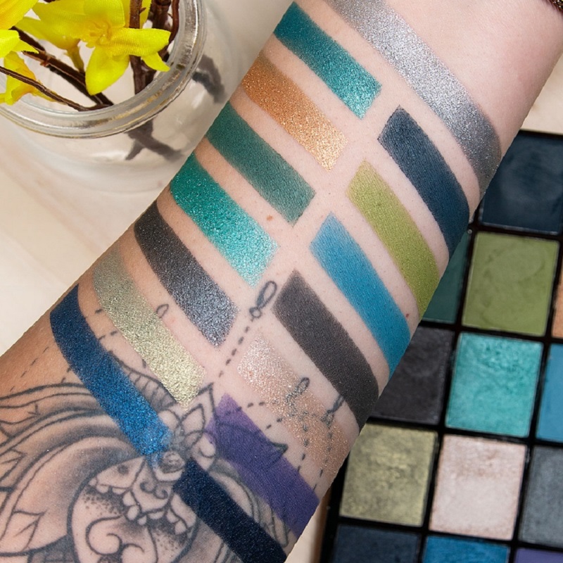Makeup Revolution Reloaded Eyeshadow Palette - Deep Dive