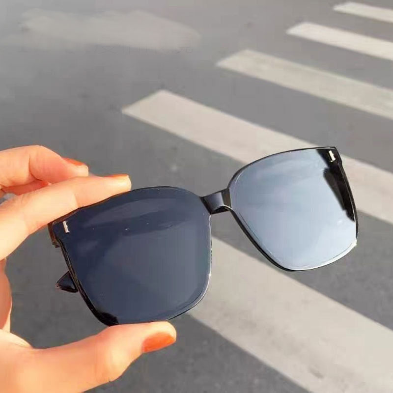 Polished & Trendy Stylish Sunglass For Unisex (303)