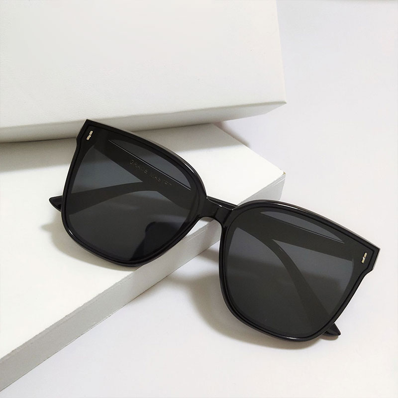 Polished & Trendy Stylish Sunglass For Unisex (303)