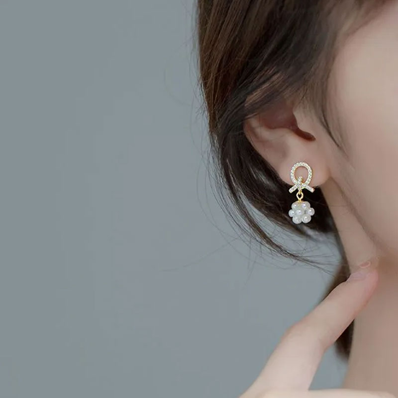 Retro Style Pearl Crystal Studded Earring (301017)