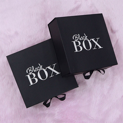 the-malls-exclusive-black-gift-box_regular_6023854d83bdd.jpg