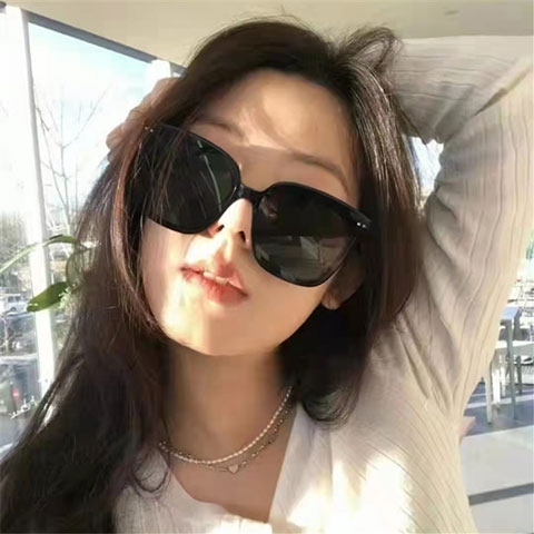 Weightless & Fashionable Thin Sunglass For Unisex (101)