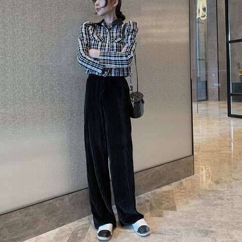 Women's Wide-Legged Velvet Pants - Mysterious Black